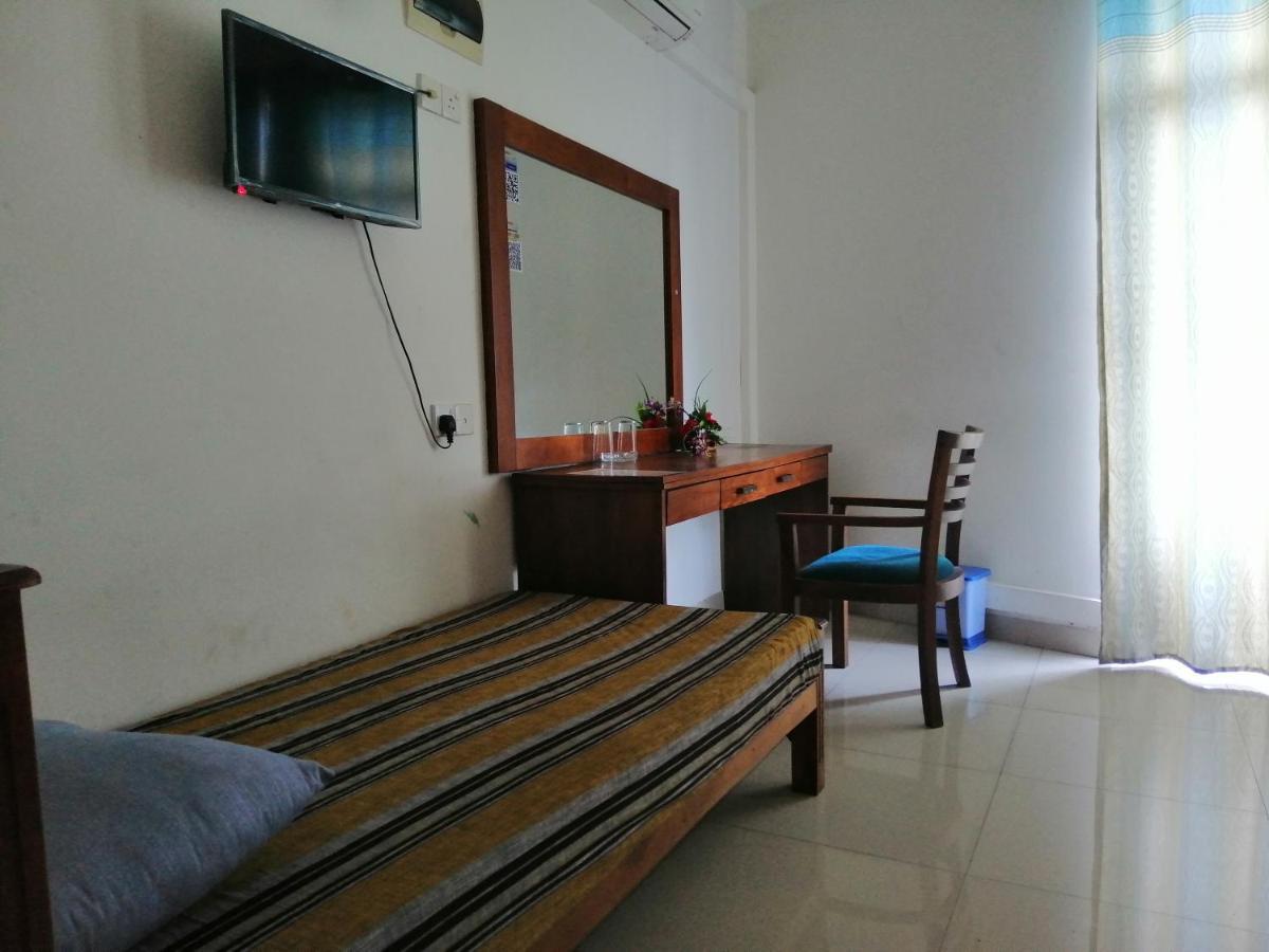 Reliance Hotel Boralesgamuwa Экстерьер фото