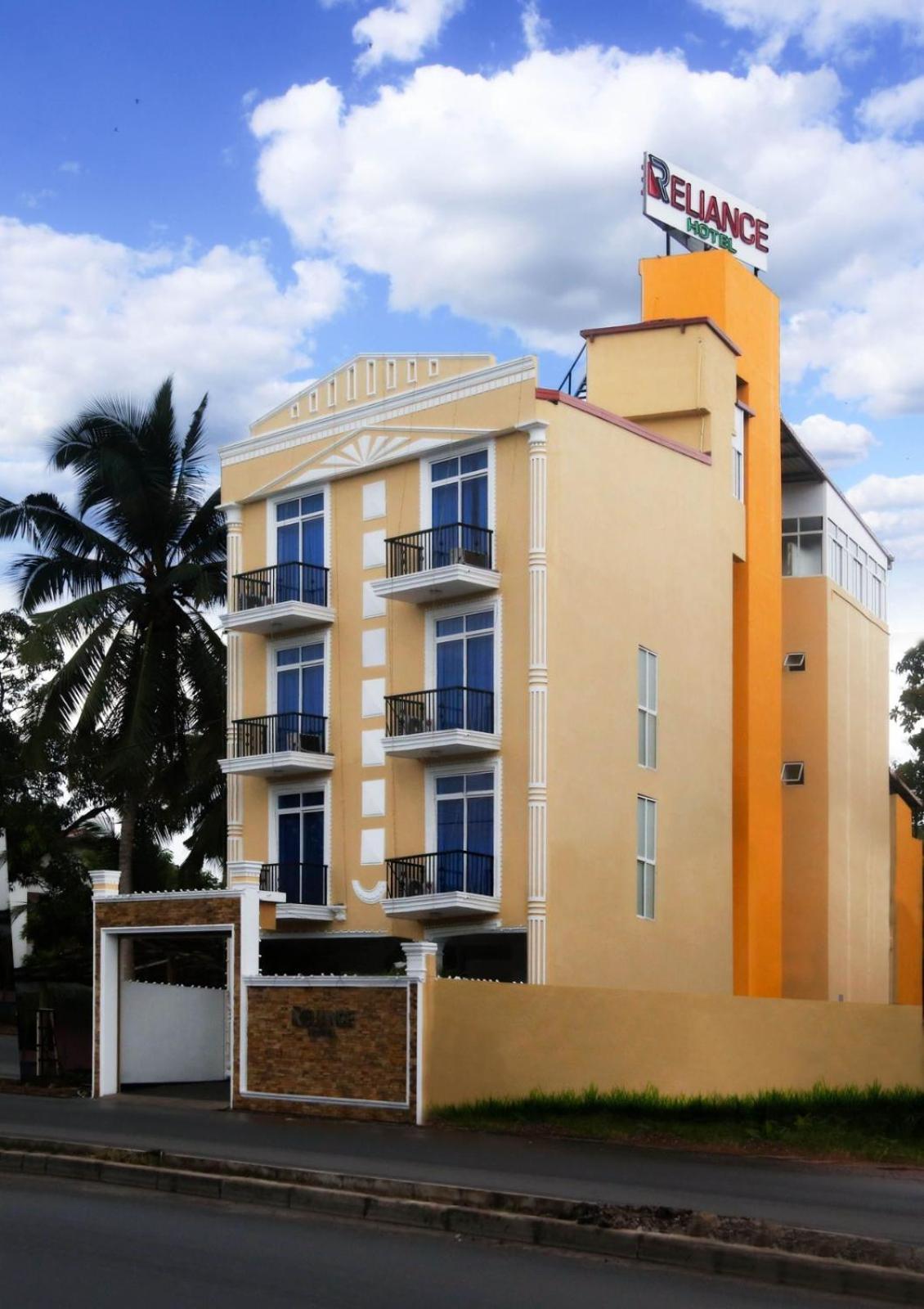 Reliance Hotel Boralesgamuwa Экстерьер фото